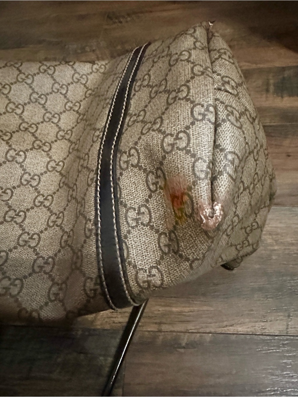 Gucci Beige GG Supreme Tote with Red Rose Heart Graphic - Picture 11 of 16